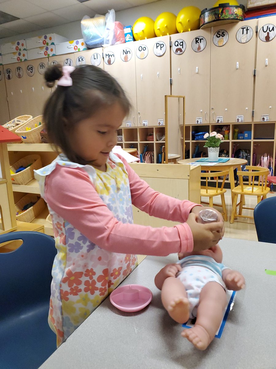 pandulce71's tweet photo. Our littles learning 21st century skills (collaboration, communication, critical thinking and creativity) through play-based learning at Farias ECC. @mnevarezsolis @FARIASECC https://t.co/oswzh0asNr