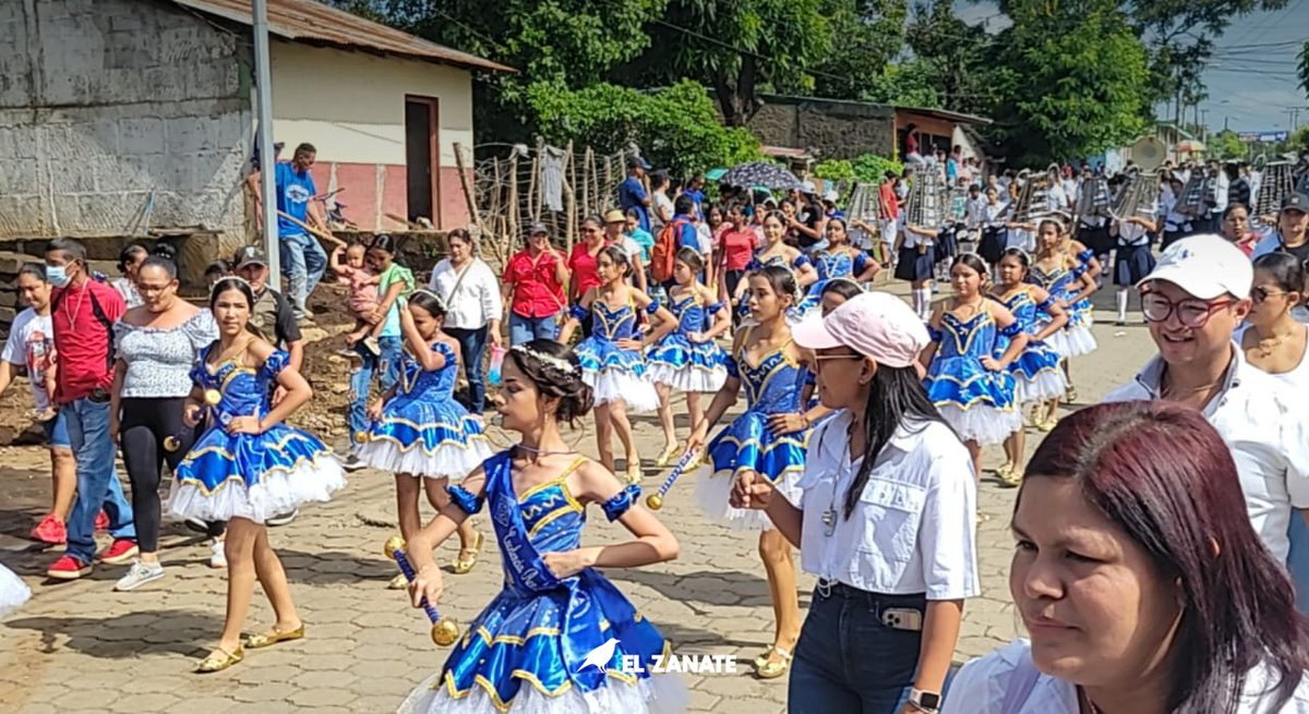 Con mucha alegría y amor a la patria, distintos colegios 🏫 de #Nandaime desfilaron en honor a las #FiestasPatrias llenando las calles de los hermosos colores de nuestra hermosa bandera 🇳🇮 azul, blanco y azul.  

#Nicaragua 
#4Septiembre