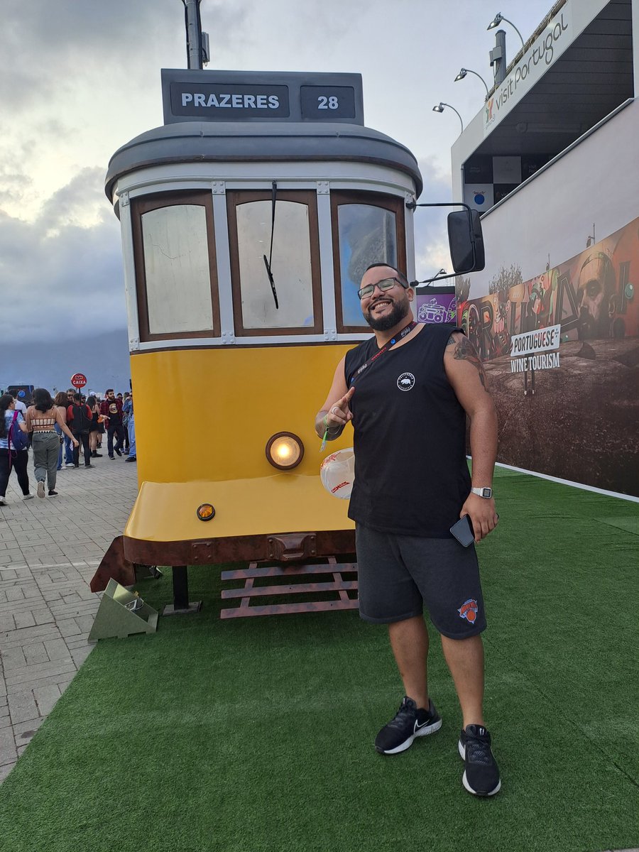 Jeffersonamaroo's tweet photo. Tinha que ser dos Prazeres!!!
Criaaaa!!!!

#RockinRio2022
#Prazeres 
#Cidadedorock https://t.co/FpOrfXvBNL