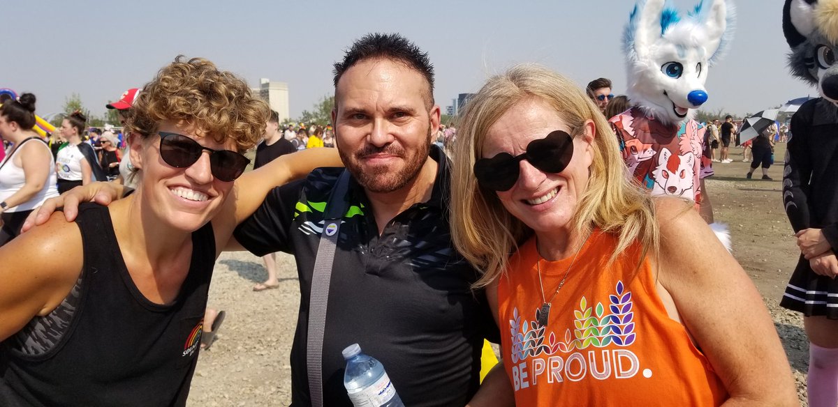 Toirtis's tweet photo. Calgary Pride is the best pride with the best folk! @JanisIrwin and @RachelNotley https://t.co/IGy8tpeXrI