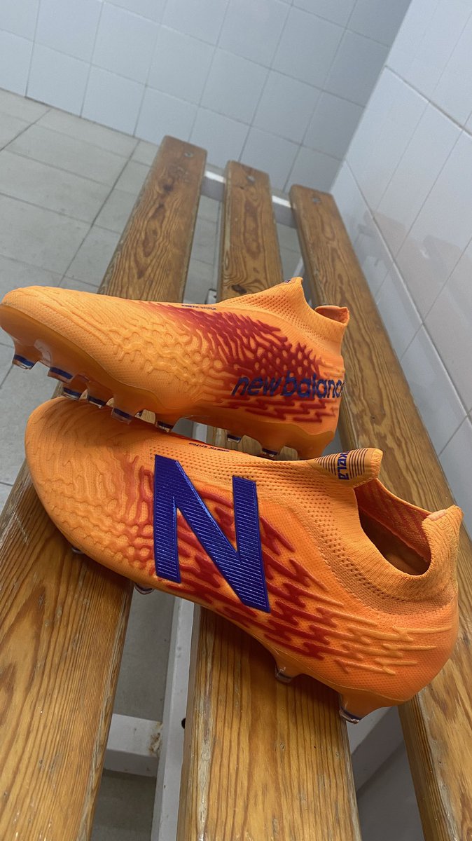 puigdellos5's tweet photo. NUEVAS ARMAS ⚔️⚽️  que opinan ? #futbol #nuevasbotas https://t.co/CBFgptZueK
