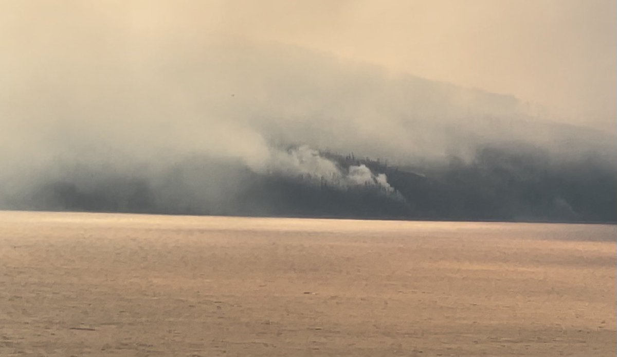 EnergeticCity's tweet photo. https://t.co/G3IdgnYB26 reporter Jordan Prentice spent the day in Hudson’s Hope and grabbed these photos of the Battleship Mountain fire.  Get updates on the fire here - https://t.co/KY50Pk1igX #bcforestfire #hudsonshope #BCwildfire https://t.co/pYV28z0uXk