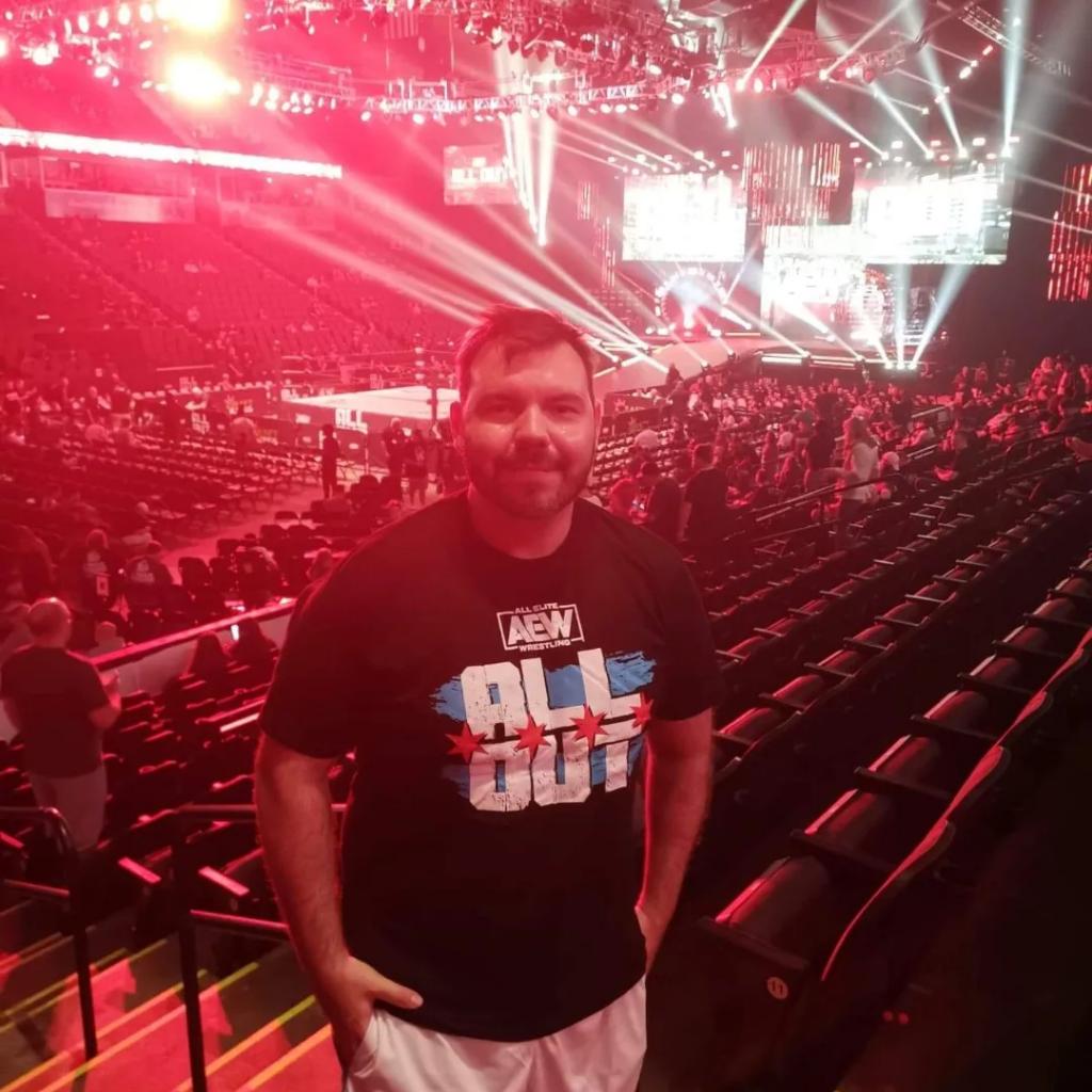 DvDB21's tweet photo. September 2021 - Watched AEW All Out in Walkabout Glasgow

September 2022 - About to enjoy AEW All Out live at The Now Arena in Chicago

What a different a year makes

#AEWAllOut #AllEliteWrestling #AEW #wrestling https://t.co/CDg69wn4ex