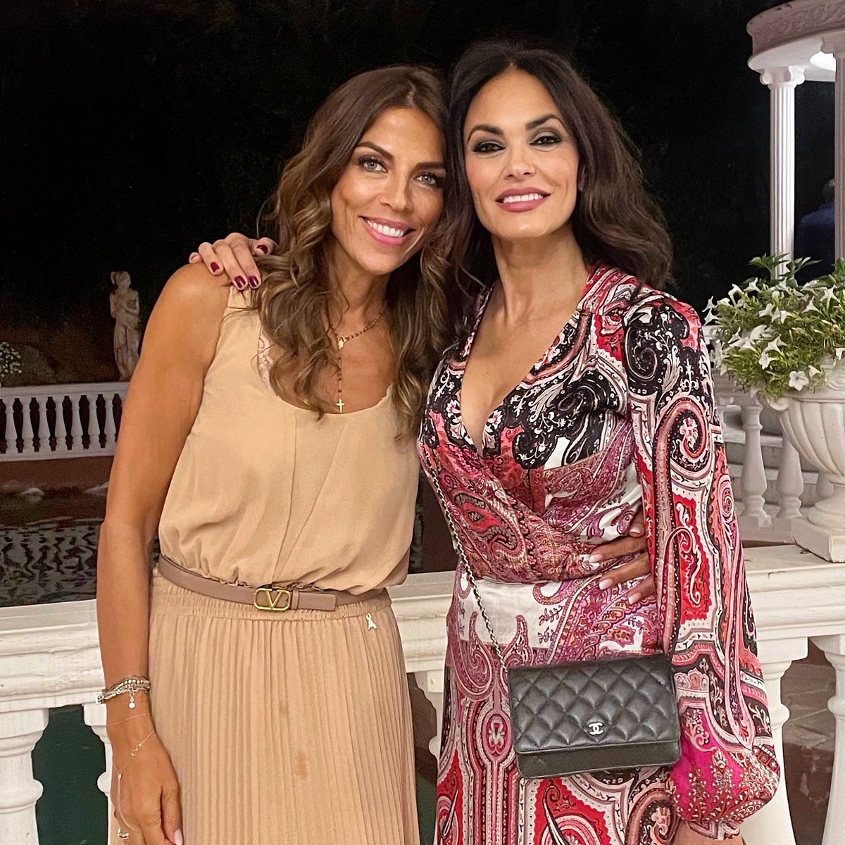 fabiolavanilla's tweet photo. Abbiamo perso il conto degli anni che ci vogliamo bene … quindi è da sempre e per sempre 💟 @MGCucinotta https://t.co/vmX6fE7qN4