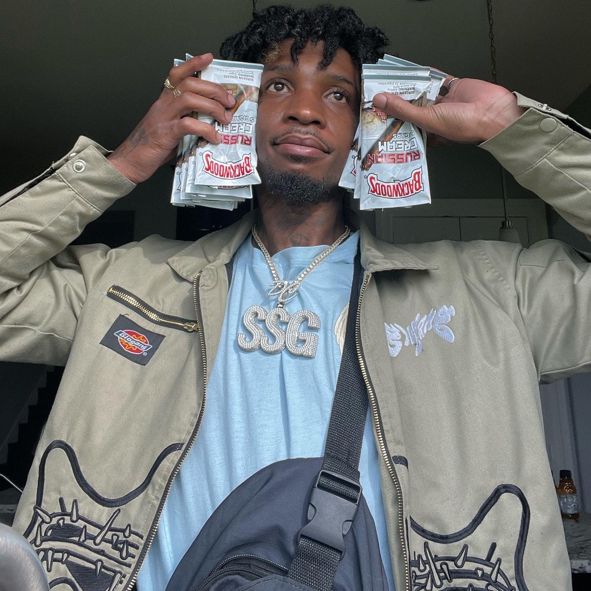 DCHerbo4's tweet photo. “Why u dont be answering or textin bacc?” 🚦🔥 dont stresss ova me bbygirl 💨 dhope, da only thing im dodgin is po..po’s. Cuz im inluv wit da dhope smok💨 #SSGLOB4L https://t.co/HkfAMDj4mX
