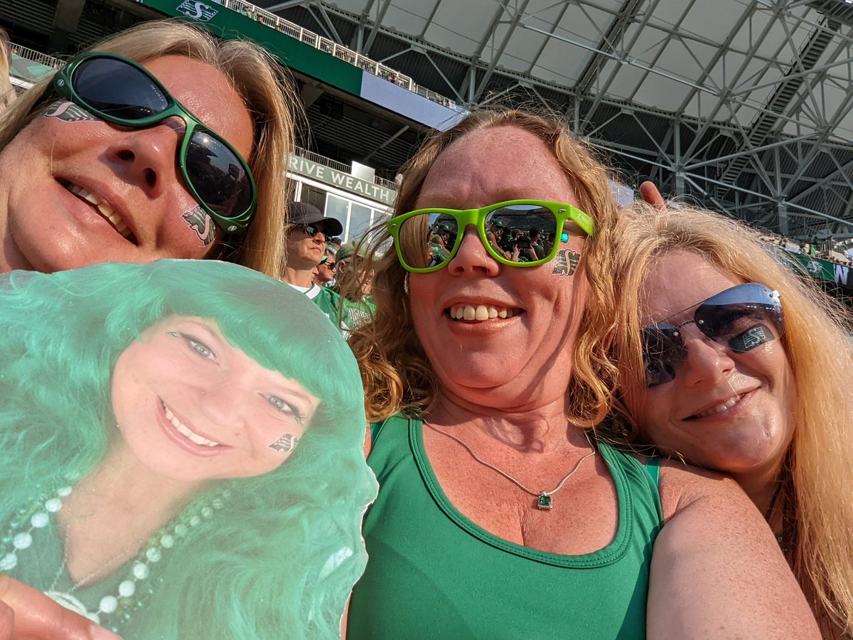 PernelopeJane's tweet photo. #RidersLive GO GREEN! 💚🏈💚🏈💚 https://t.co/ovA1XWX3Bw