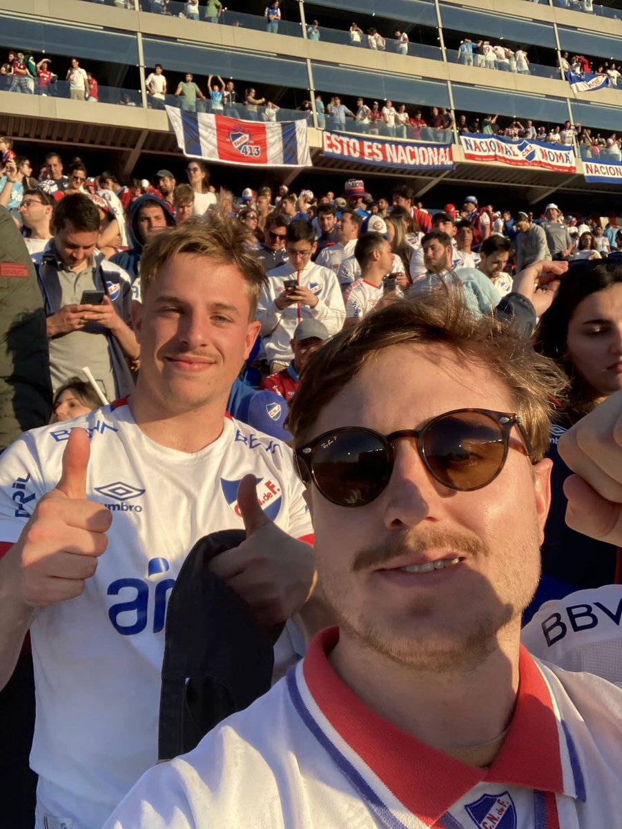 Mas allá del tremendo clásico de hoy,los aplausos se los lleva mi hermano Agustin, que le salvo la vida a una persona que tuvo un paro en medio del recibimiento,se acercó y lo reanimó hasta que despertó nuevamente👏🏽👏🏽  
El señor fue llevado al hospital enseguida, ojala este bien!