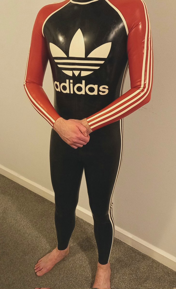 AthenPone_AD's tweet photo. After 5 incredible days and nights #Slick2022 has come to a close. I met so many amazing new people and loved every second of the events. 

Thank you to the @RubberMelbourne team for putting together an absolutely brilliant event.

(P.S my look for night 5) https://t.co/2uBbIvsyFW