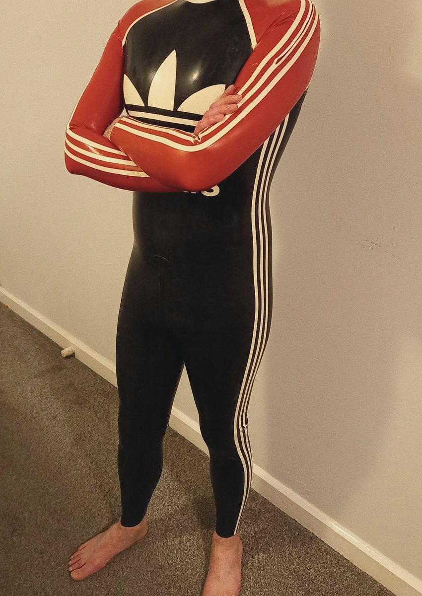 AthenPone_AD's tweet photo. After 5 incredible days and nights #Slick2022 has come to a close. I met so many amazing new people and loved every second of the events. 

Thank you to the @RubberMelbourne team for putting together an absolutely brilliant event.

(P.S my look for night 5) https://t.co/2uBbIvsyFW