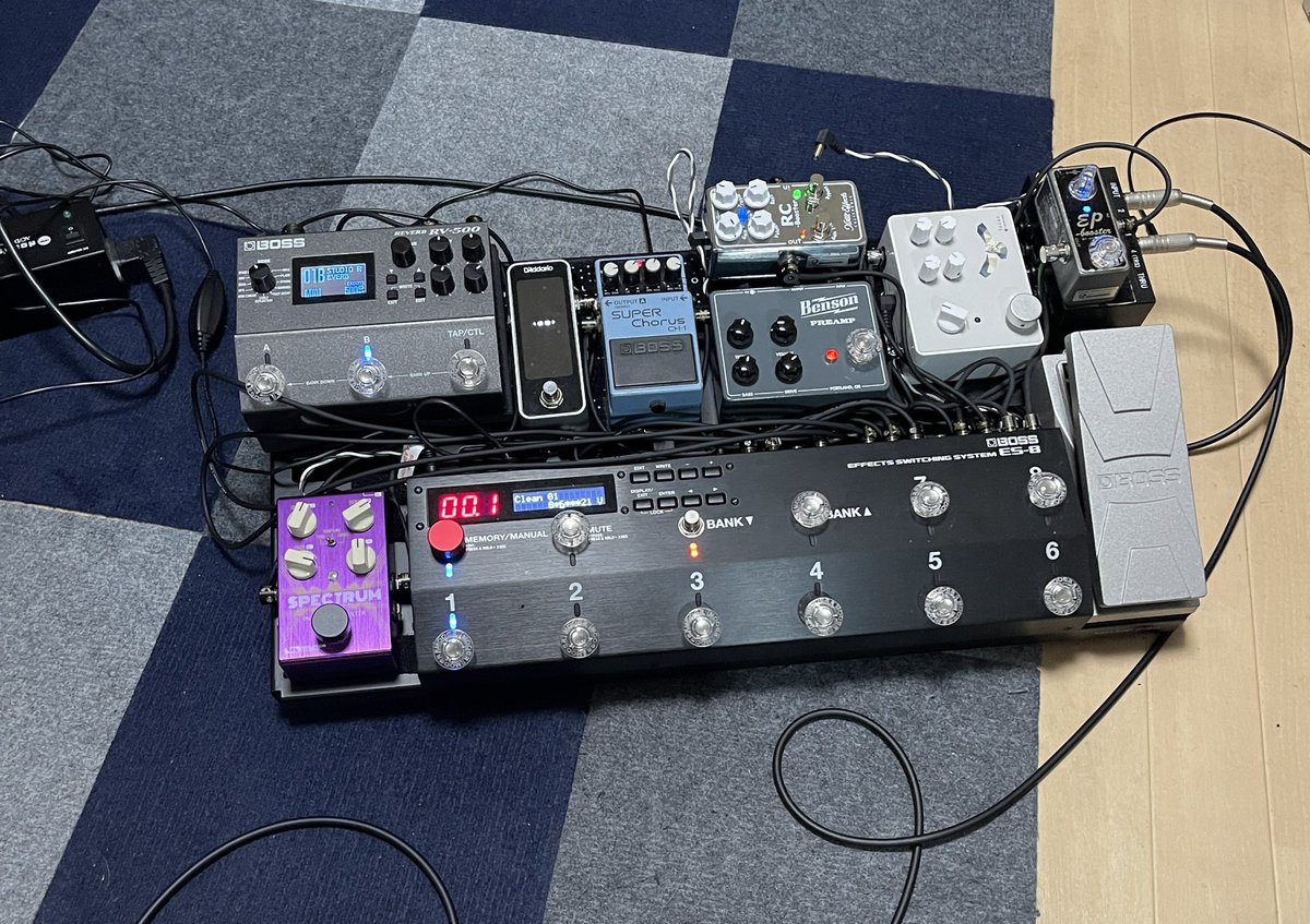 Kaz_Panghuang58's tweet photo. Source audio Spectrum 
直接midi 接続できないみたい。
専用のhubがあるようだが、どうしたものか。機材研究のために投資をするか？
悩ましい。
＃エフェクターボード
＃SourceaudioSpectrum https://t.co/pUO0ksKFgM
