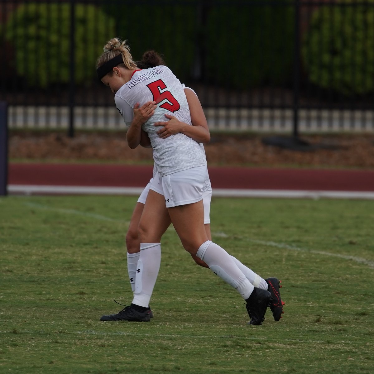 GovsWSOC's tweet photo. .@_karleyroberts finds the back of the net for the Govs in the 39th minute, but it's 3-1 MTSU at the half. 🎩⚽️

#GovsGetBetter | #LetsGoPeay https://t.co/KiUrw9IQbH