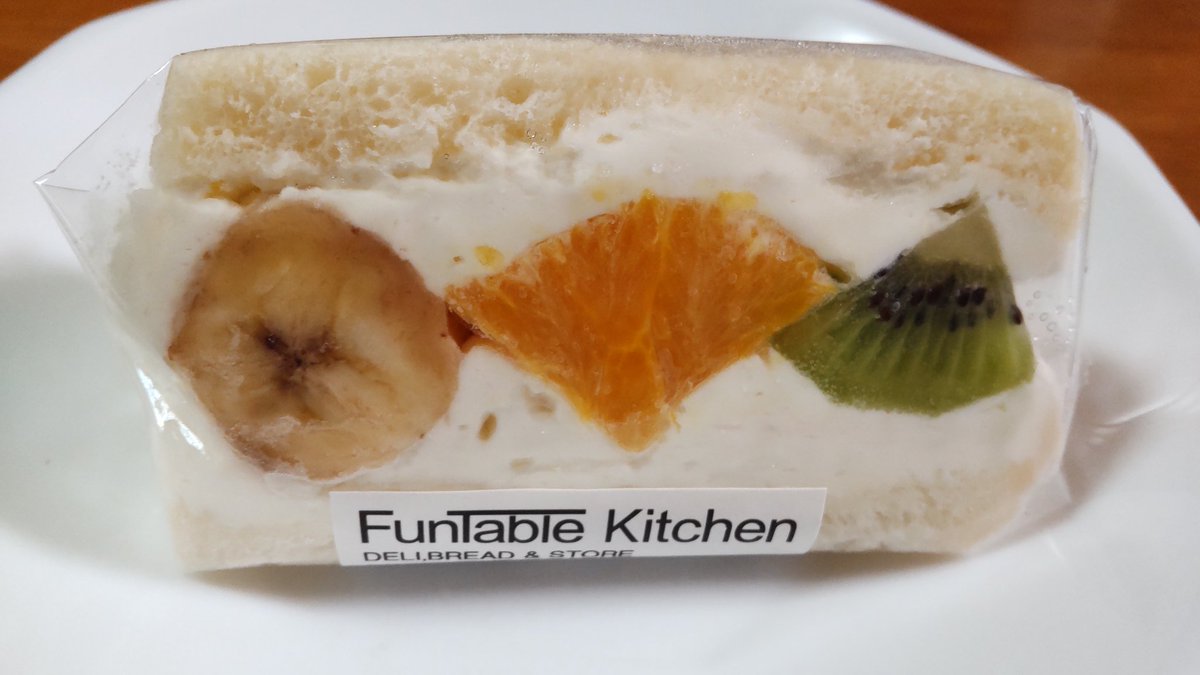 ehime1976's tweet photo. 今日の朝食(3/3)
今治市
#FunTableKitchen
ミックスフルーツ生クリームサンド
テラス席もあるよ🪑 https://t.co/boCHSAmZCQ