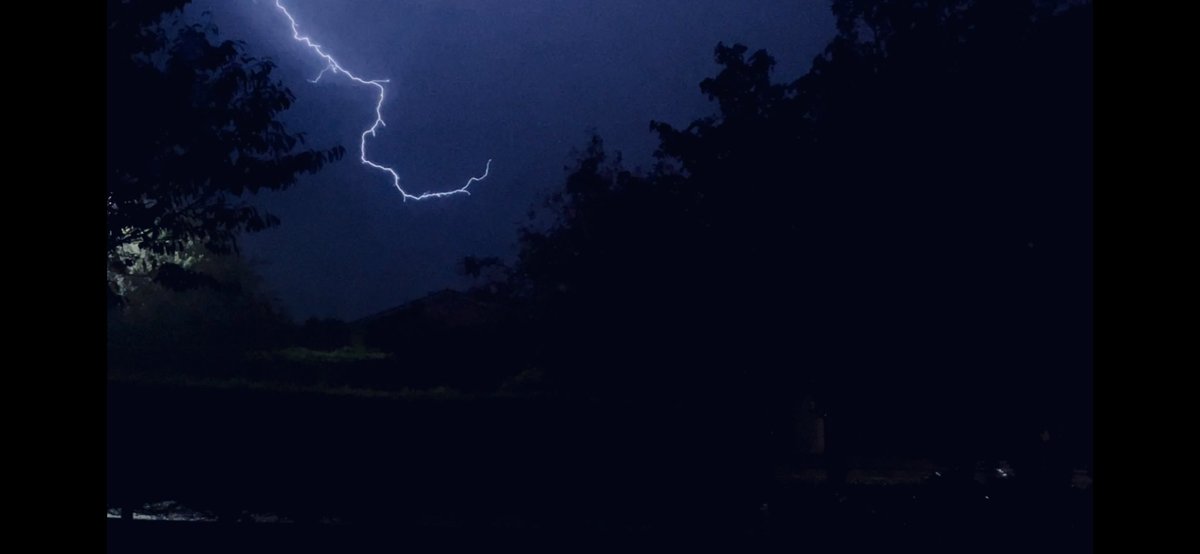gowds's tweet photo. @bbcniweather some fork lightning in Bangor, County Down https://t.co/zhFwF60HOi