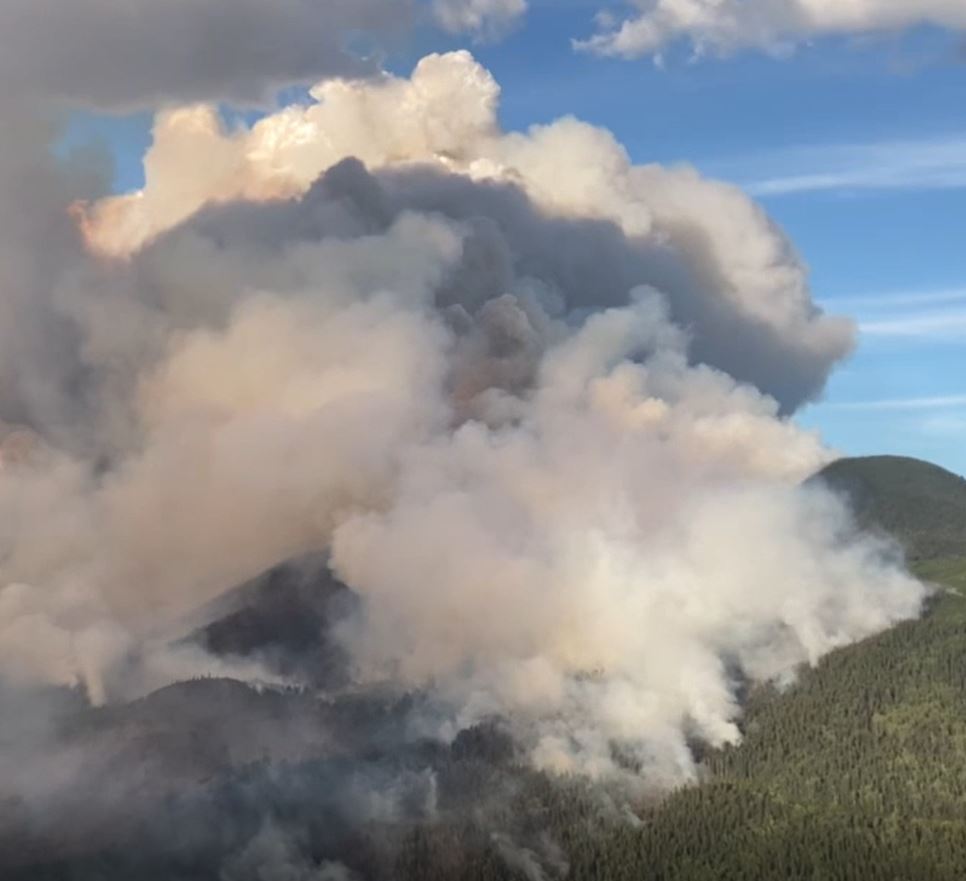 BCGovFireInfo's tweet photo. Fires within the Dawson Creek zone are experiencing extreme fire behaviour due to high winds combined with hot and dry conditions. The #BCWildfire Service’s top priorities are human life and safety. Expansions to Evacuation Alerts &amp; Orders as well as Area Restrictions are likely. https://t.co/hvlqqfZYFn
