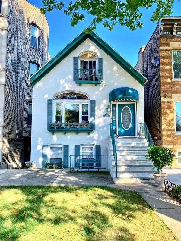 EmoOtakuNaomi's tweet photo. Damn niggas really bitched have a nice house like this? Couldn’t be me #repectfully https://t.co/3qsuFBB2l1