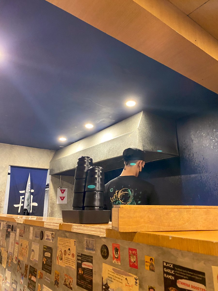 whosber's tweet photo. Nama tempatnya 📍Sai Ramen, dekat jl Trunojoyo.

Bentuknya semi outdoor sengan dekor japan vibes🎑

Sistem ordernya tgl dtg-klik menu di tab besar-bayar-nunggu no antrian dipanggil ✨
Pelayanannya jg cpt bgt, jd cocok bwt yg buru” krn kelaperan🫶💯 #ramen #bandung #hiddengem https://t.co/gcqYoNB8h8