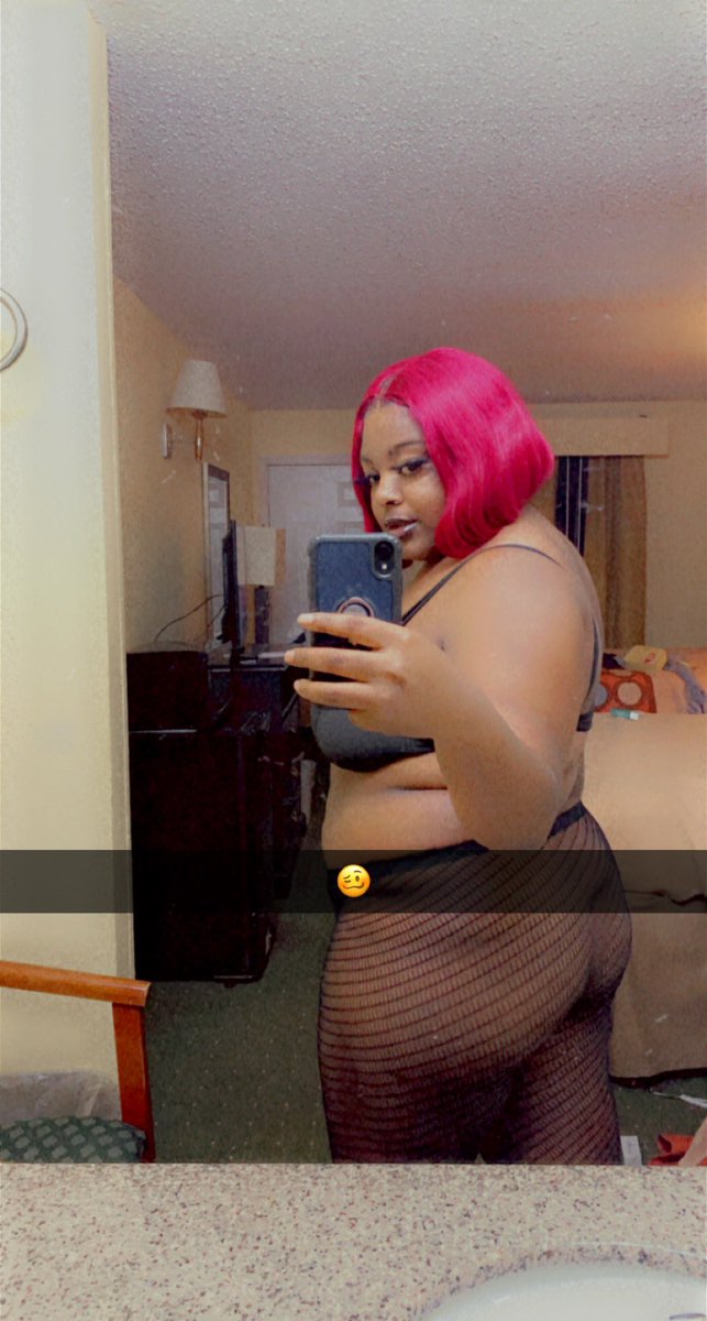FemTee99's tweet photo. Come here and lemme sit on your face 😈😈 silent sends welcome. Tribute for a nice nice reward 💕 #findom #findomdrain #goddesstee #ebony #losers #simp #alpha #paypig https://t.co/3mjQOytuun
