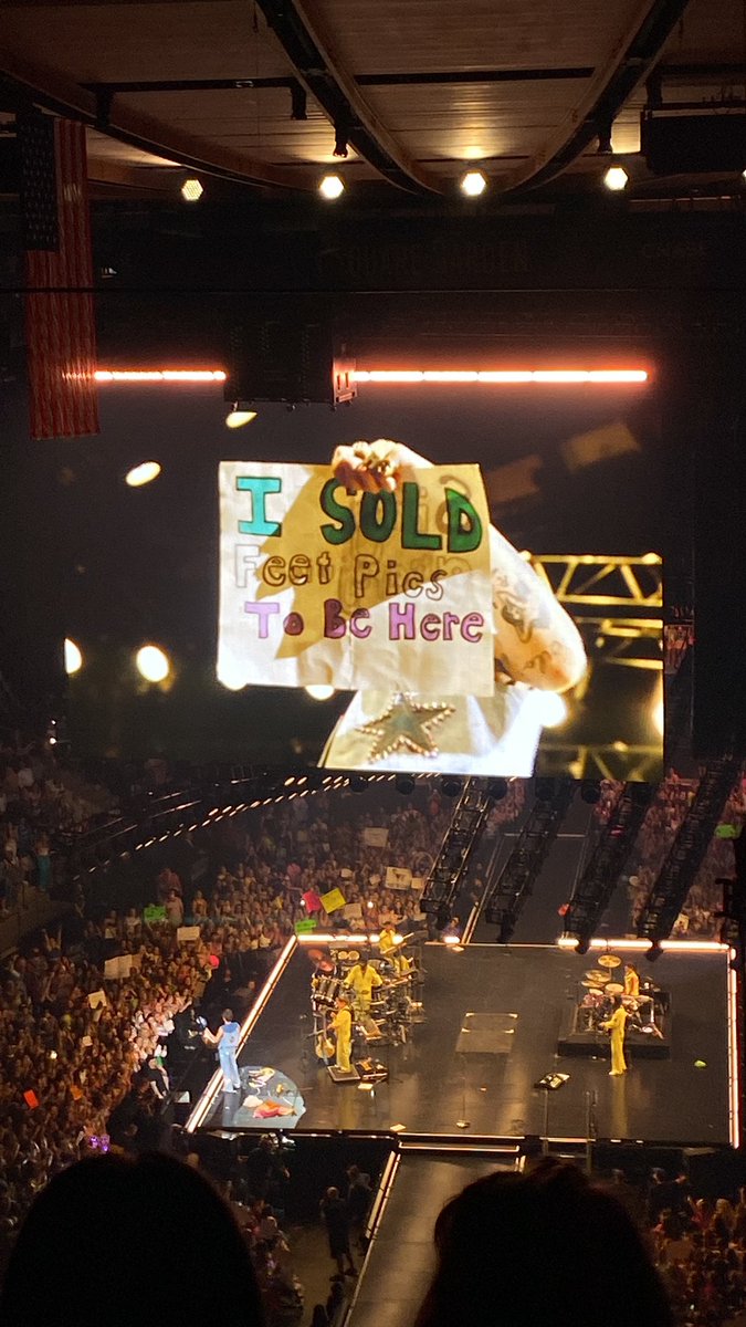 madison201693's tweet photo. @loveontourtixs This one, plus it said “sing grapejuice” on the back! https://t.co/evImd5TR7g