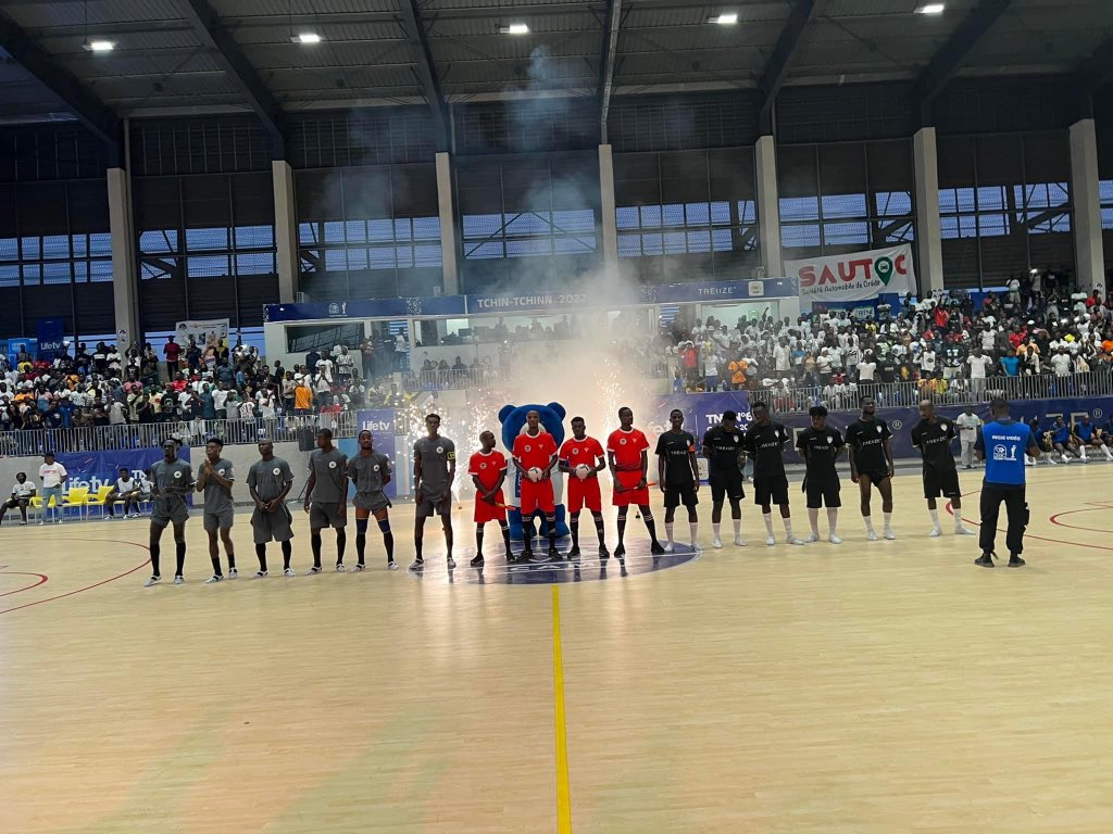 boobakamara1's tweet photo. 🛑 Officiel/ CAM Tchin-Tchinn 2022 débarque à Treichville.
Le reste des matchs se joueront au Palais des Sports de Treichville, un stade plus spacieux pour le grand plaisir des amoureux du MARACANA Made in Côte d’Ivoire.
Encore Bravo 👏 JONATHAN MORRISON
#capital225com https://t.co/nO07hKssnG