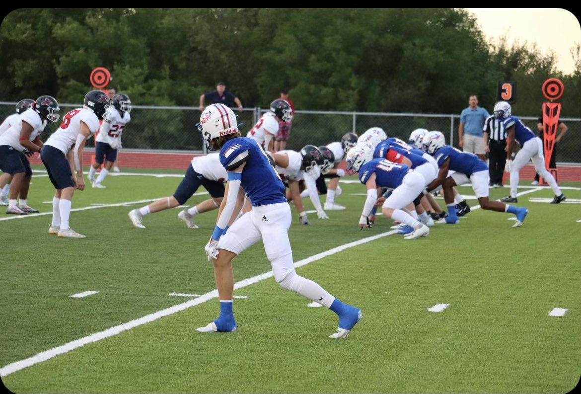 OfficerKimWges's tweet photo. His Senior year has had a great kickoff for making Lifetime Memories!! Huge catch near goal line and some great tackles. Friday Night Lights for him includes a culture of faith, connection &amp; dedication with his coaches &amp; teammates!! #2 You have what it takes to inspire others! https://t.co/CEb7XjuCke