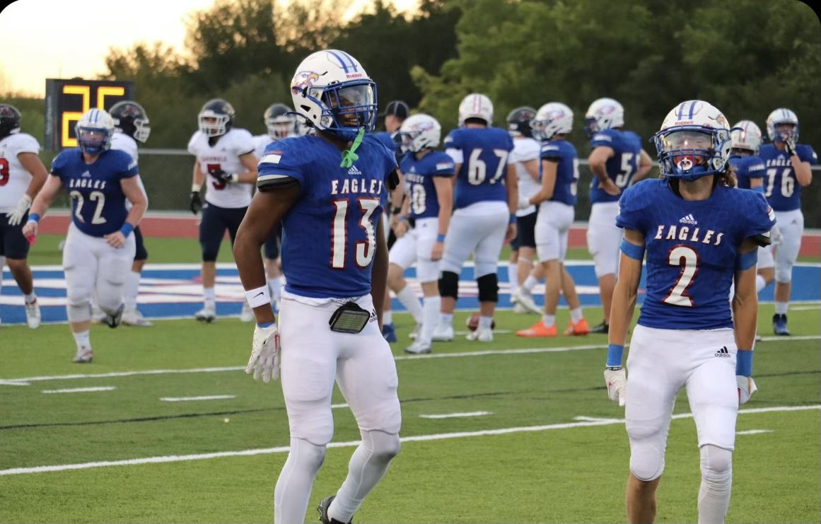 OfficerKimWges's tweet photo. His Senior year has had a great kickoff for making Lifetime Memories!! Huge catch near goal line and some great tackles. Friday Night Lights for him includes a culture of faith, connection &amp; dedication with his coaches &amp; teammates!! #2 You have what it takes to inspire others! https://t.co/CEb7XjuCke