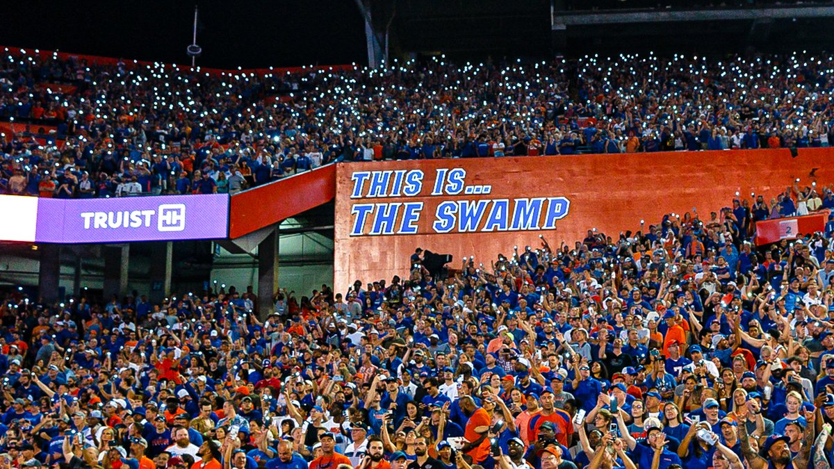 FloridaGators's tweet photo. Back in The Swamp with our 90,799 closest friends  🐊

#GoGators https://t.co/qowZC0W3eh