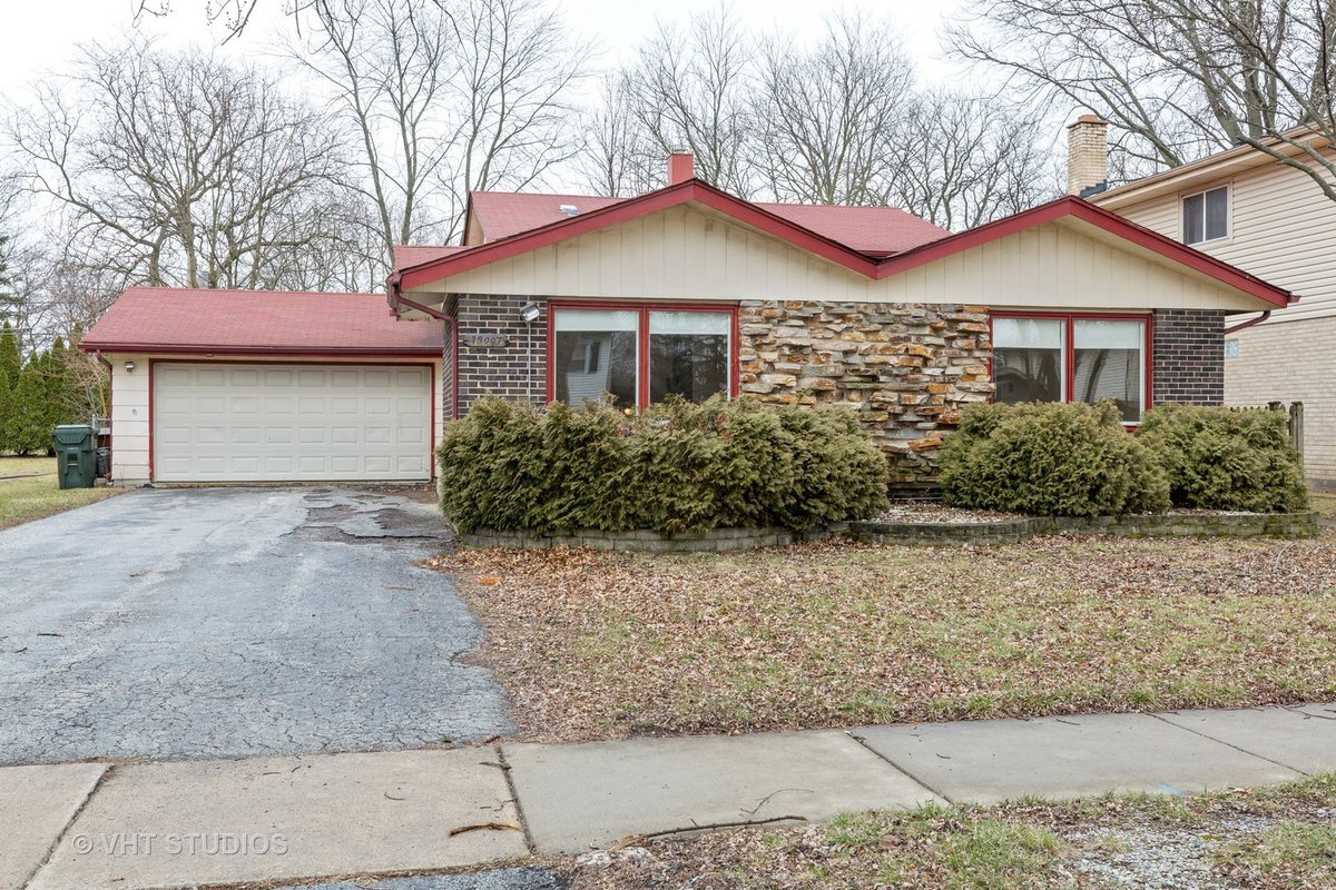 RealtorThompson's tweet photo. I have a new #listing in #Homewood #IL  https://t.co/jHfWWFknx4 https://t.co/fk7ZJ27Ncs