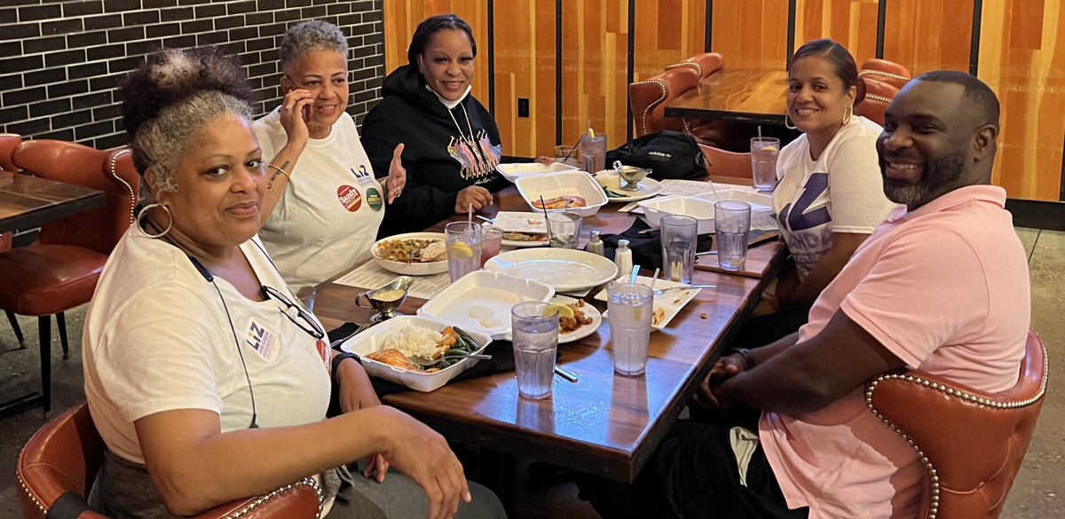 ArmandColeman7's tweet photo. Dinner with some powerful sisters. Nobody getting beat up on my watch 😂 @bordens20 @milli380 @ginafirst2021 @Cel4Justice https://t.co/7JZYKPvKgZ
