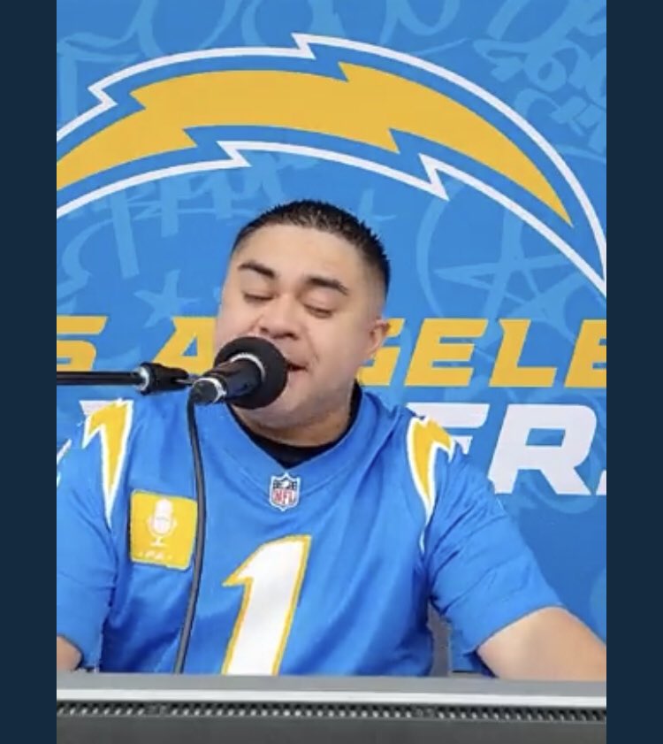 Kristof27043274's tweet photo. @Jeff_DHBC @chargers #Botup ⚡️ ⚡️ ⚡️ ⚡️ ⚡️ https://t.co/oPqoKowmz9