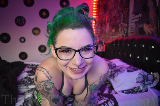 Never before seen image from my Suicide Girl days! Enjoy this #throwback https://t.co/WrR3vYZcuh<a href="/tag/throwback"class="tags"><span>#throwback</span></a>