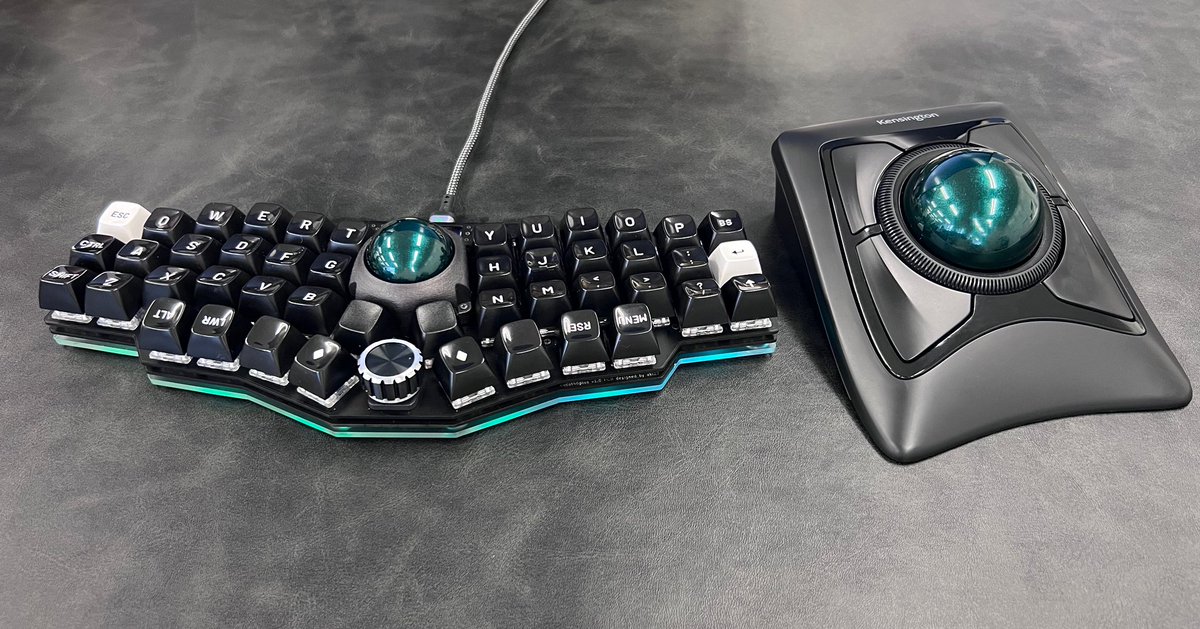 snow_saf503's tweet photo. 今日はExpert Mouseとcocot46plusを使っていきます
#ExpertMouse #cocot46plus #Perixx
#トラックボール #自作キーボード
#Trackball #MechanicalKeyboard https://t.co/LBzMAaGoXW