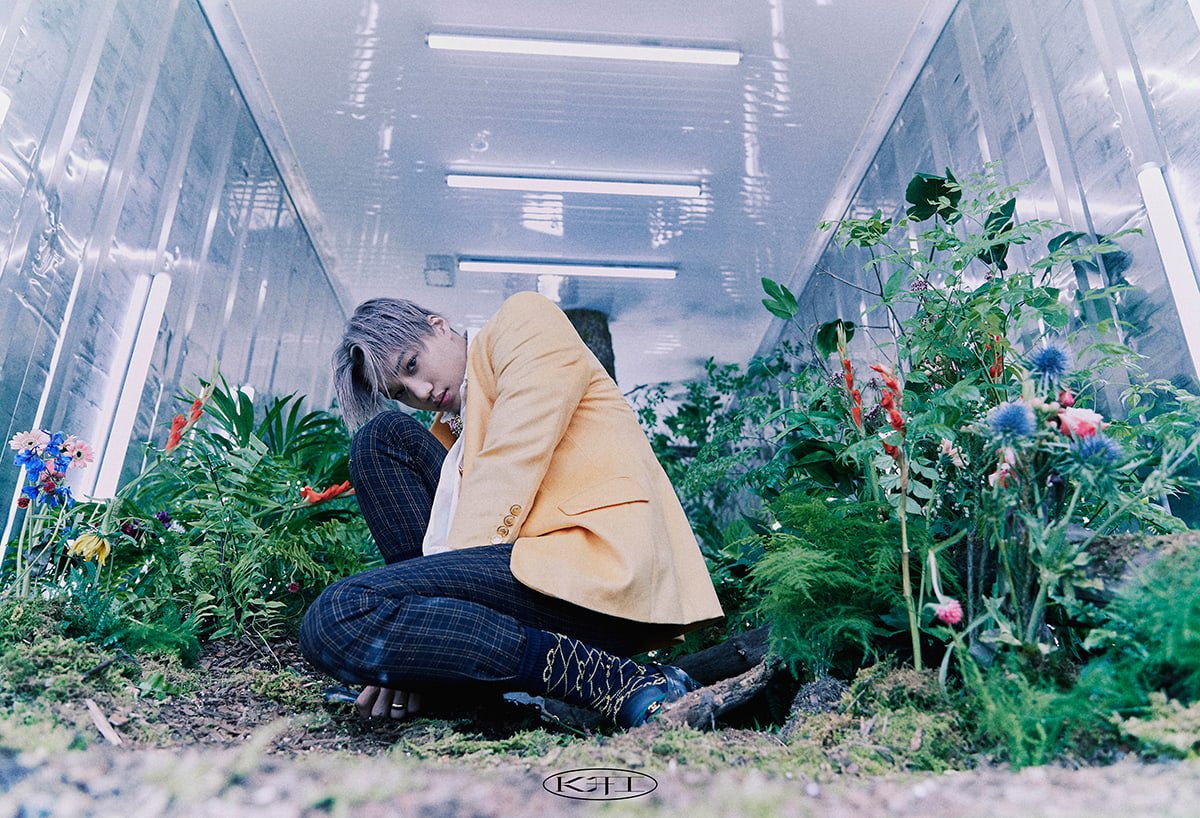 ELYXIONVERSE's tweet photo. exo is trying to start a garden at this point https://t.co/tnM0NzZs8T