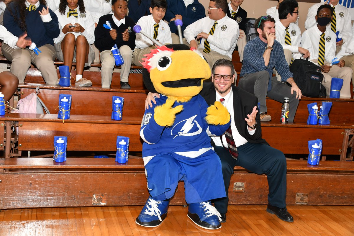 cristoreytampa's tweet photo. 𝗗𝗿𝗮𝗳𝘁 𝗗𝗮𝘆 𝟮𝟬𝟮𝟮 was a blast! The Gym was filled with more than 68 partners "Drafting" 212 students to start their journey into a real-world work experience in addition to their high school classes known as the Corporate Work Study Program.
#DraftDay2022 #cristoreytampa https://t.co/uQrkDGMQGK