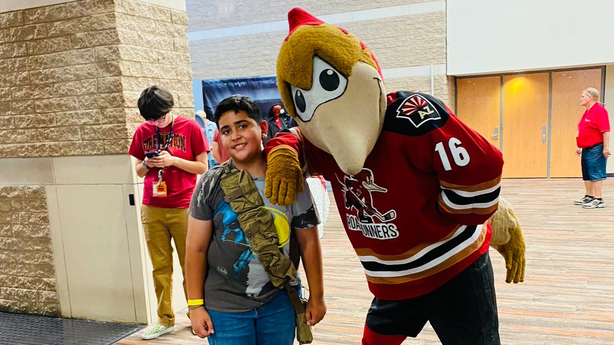 RoadrunnersAHL's tweet photo. Last hurrah at Comic-Con 👏
@dusty16ahl
@TCCTucson
#RunnersSummer https://t.co/4xLTpbkljM
