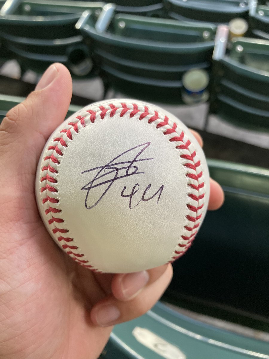james__hill's tweet photo. @shannondrayer That’s my ball he’s signing! https://t.co/VGW9oY3SME