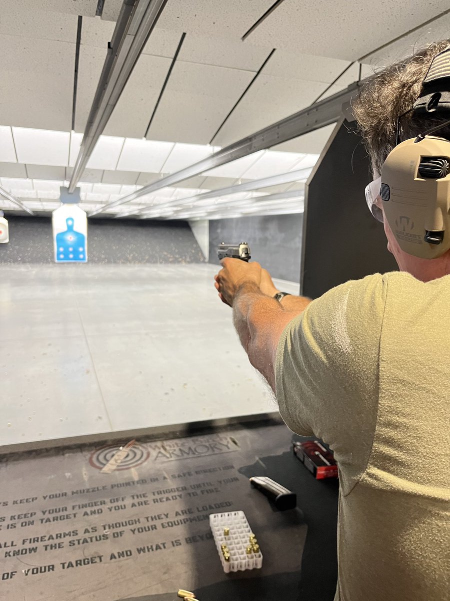 gailhuffbrown's tweet image. 📍 Dover, NH 

@SenScottBrown and I went shooting again at the White Birch Armory in Dover, where Scott is a member! 

While I still have to work on my shot group, in Congress I’ll always stand up for the  Second Amendment. 

#nhpolitics