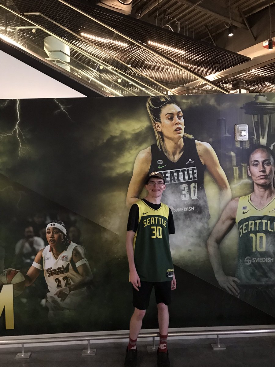 BrendenPotts's tweet photo. @mikaelamattes #TakeCover #SueBird #ThankYouSue #StormCrazies https://t.co/gaC4dUTDs4
