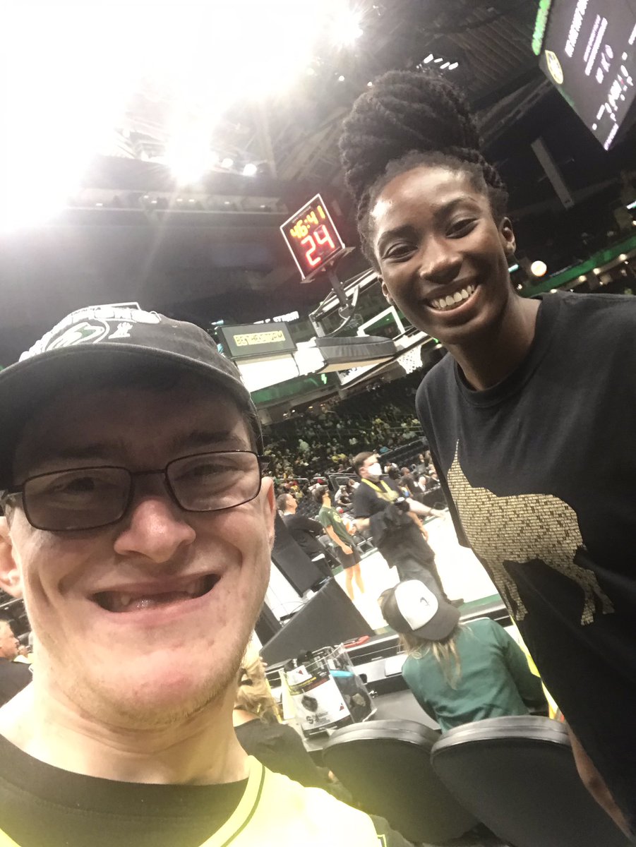 BrendenPotts's tweet photo. @mikaelamattes #TakeCover #SueBird #ThankYouSue #StormCrazies https://t.co/gaC4dUTDs4