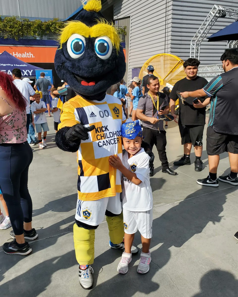 kjneptune's tweet photo. It is @lagalaxy Game Day with my #BabyBeauty #Xabrina and @cozmolagalaxy
#LAGalaxy #FirstToFive #SecondToNone #Since96 #VamosGalaxy 💙💛 https://t.co/7DTi390dKJ