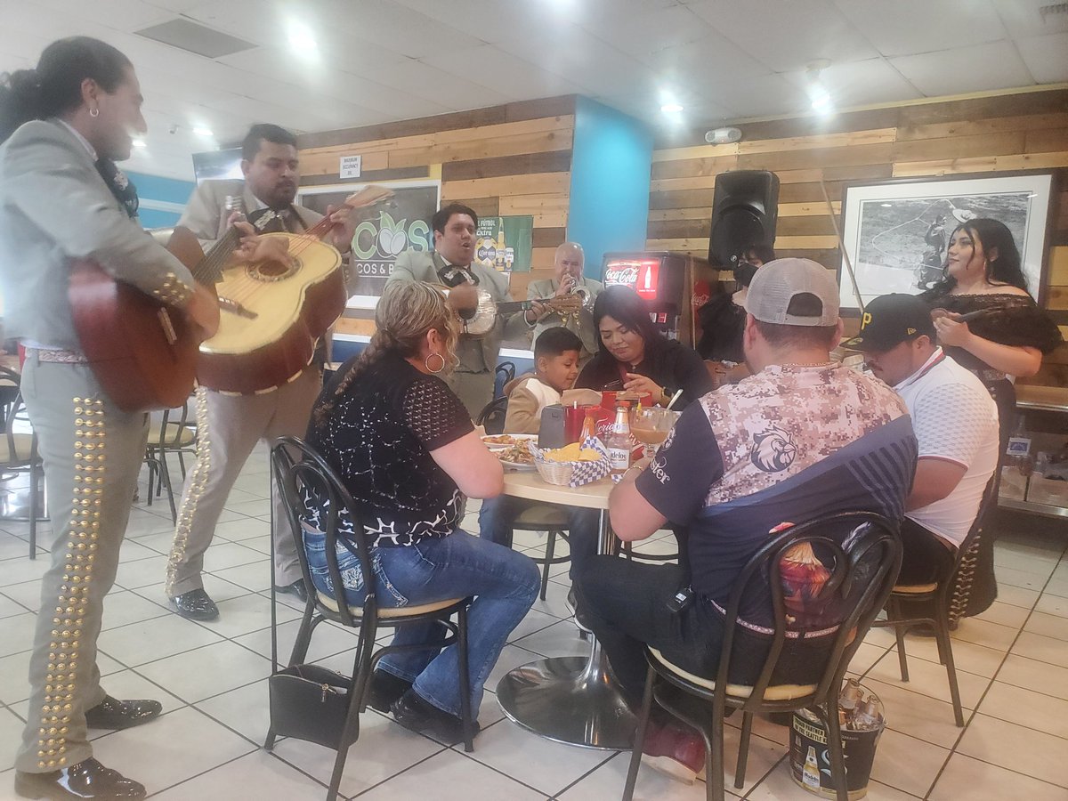 imerri1's tweet photo. @dbm422 @TJUCLA Mariachi https://t.co/C3QXuWJJrI