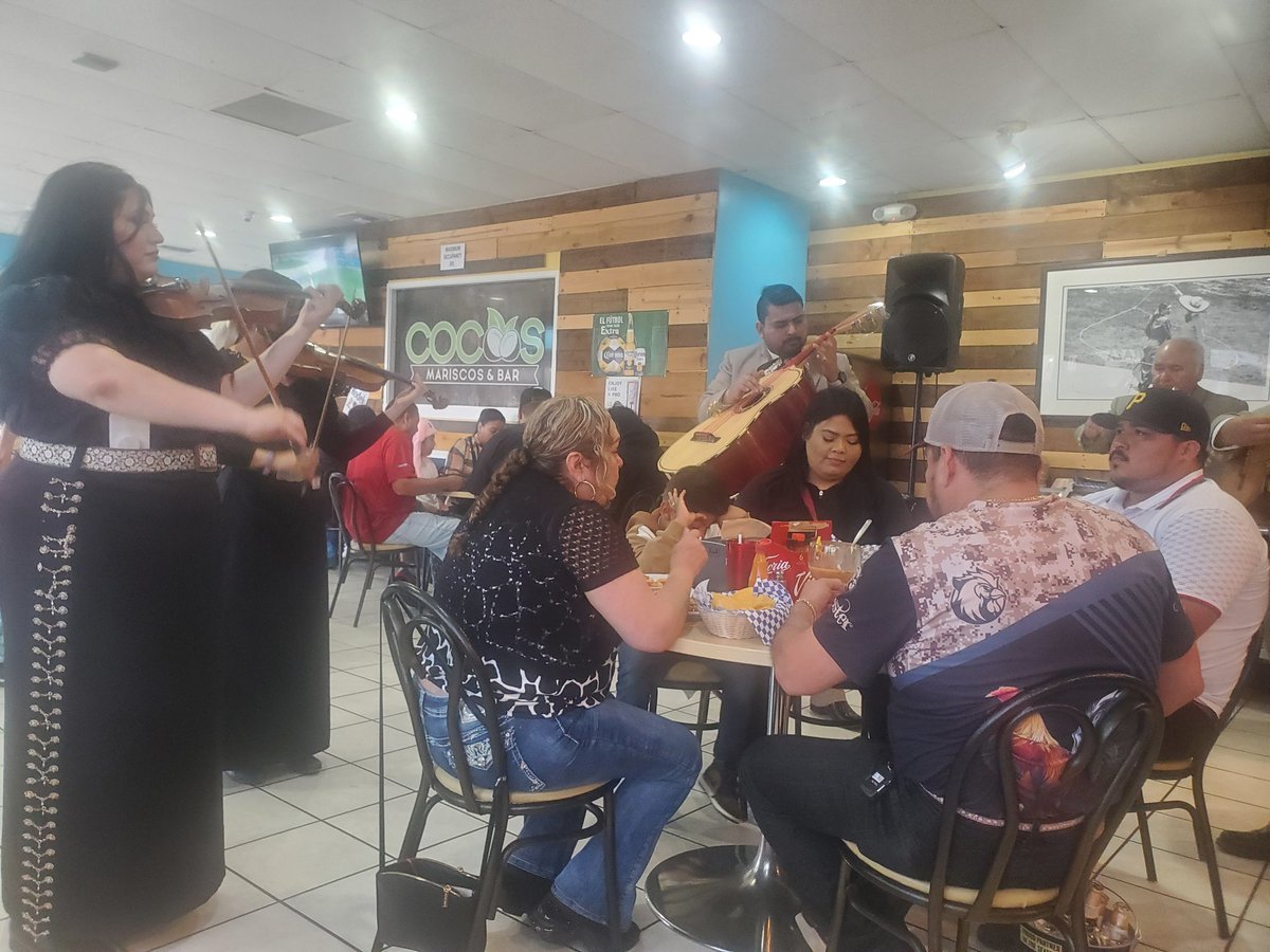 imerri1's tweet photo. @dbm422 @TJUCLA Mariachi https://t.co/C3QXuWJJrI