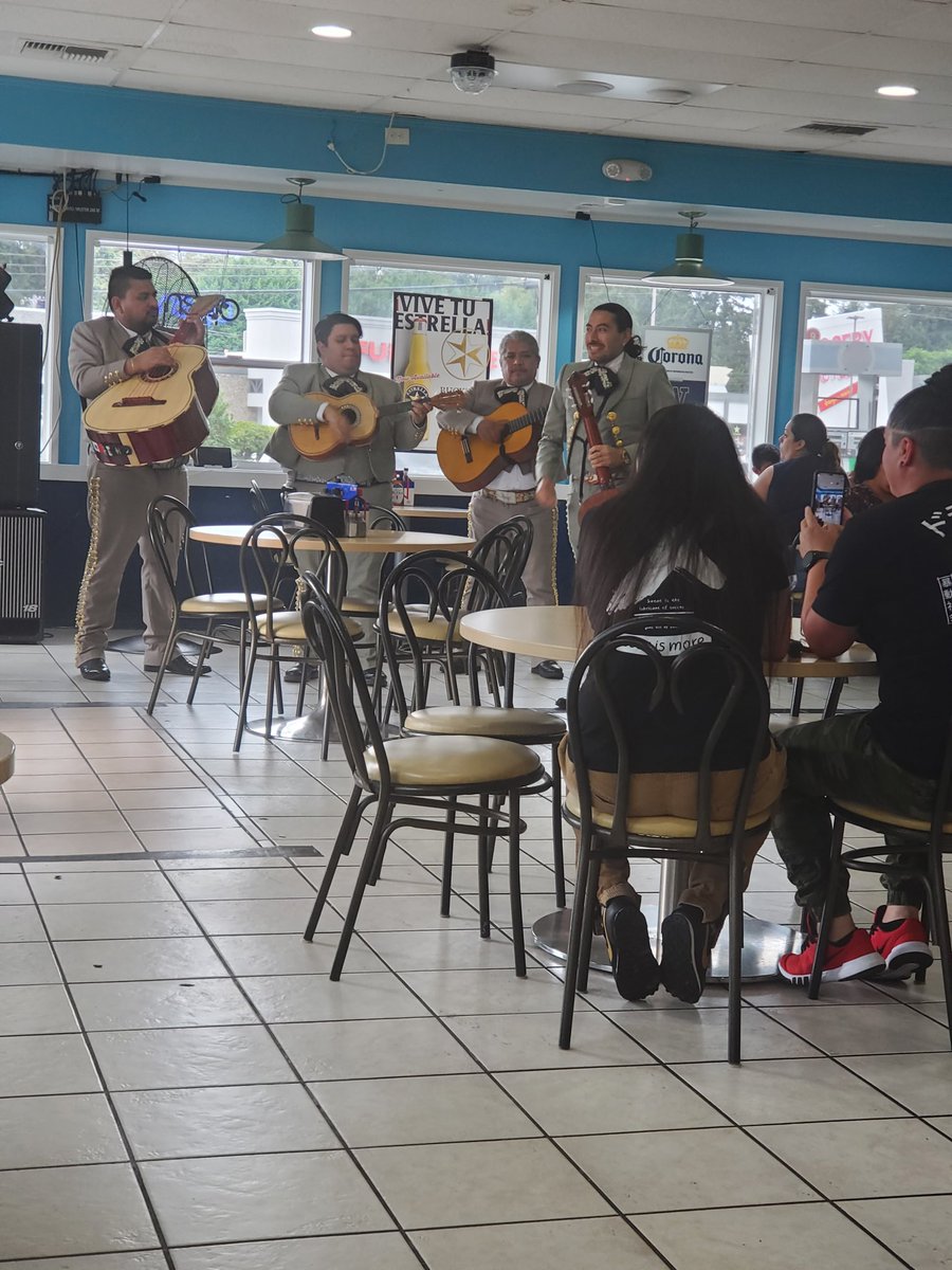 imerri1's tweet photo. @dbm422 @TJUCLA Mariachi https://t.co/C3QXuWJJrI
