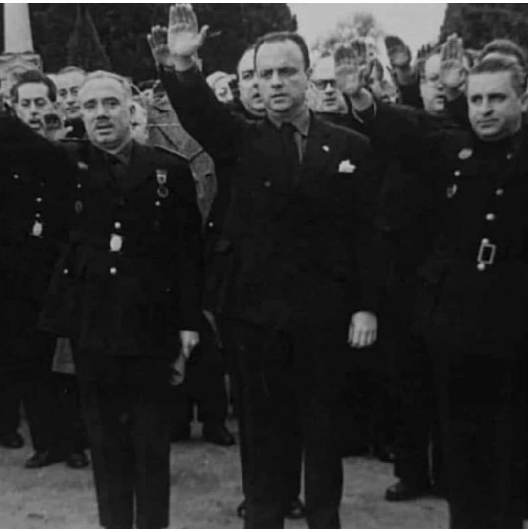 😷 Irreductibles 😷 Catalans 👊🏻👊🏻👊🏻 tweet media