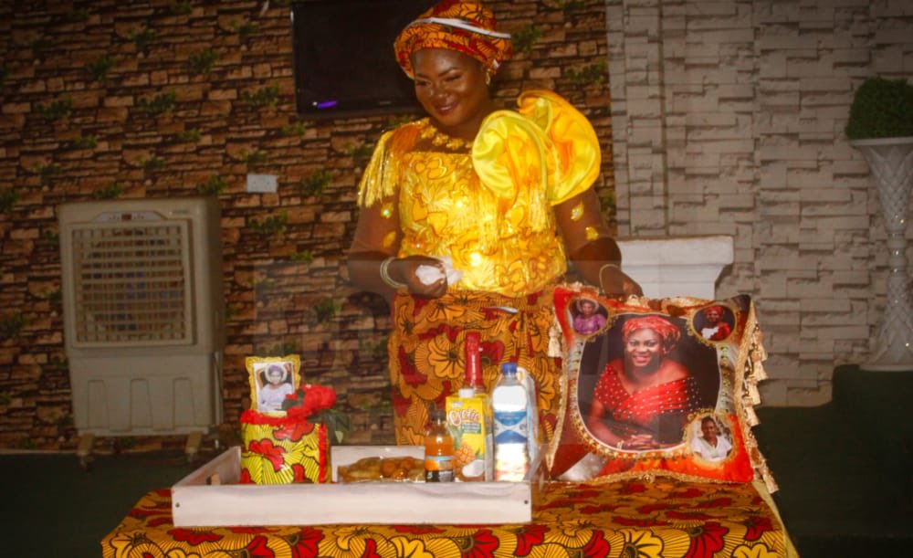 adetolauzoyare's tweet photo. And here comes the birthday π surprise from my wonderful hubby #Adetola_Uzoyare #wifeoftheseer #ProphetAustineUI https://t.co/HWIBsNLvGy