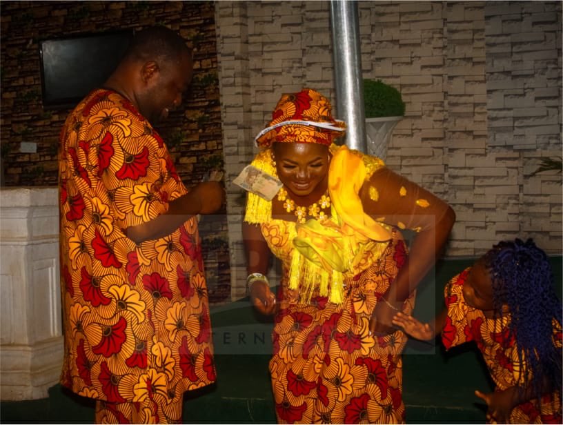 adetolauzoyare's tweet photo. And here comes the birthday π surprise from my wonderful hubby #Adetola_Uzoyare #wifeoftheseer #ProphetAustineUI https://t.co/HWIBsNLvGy