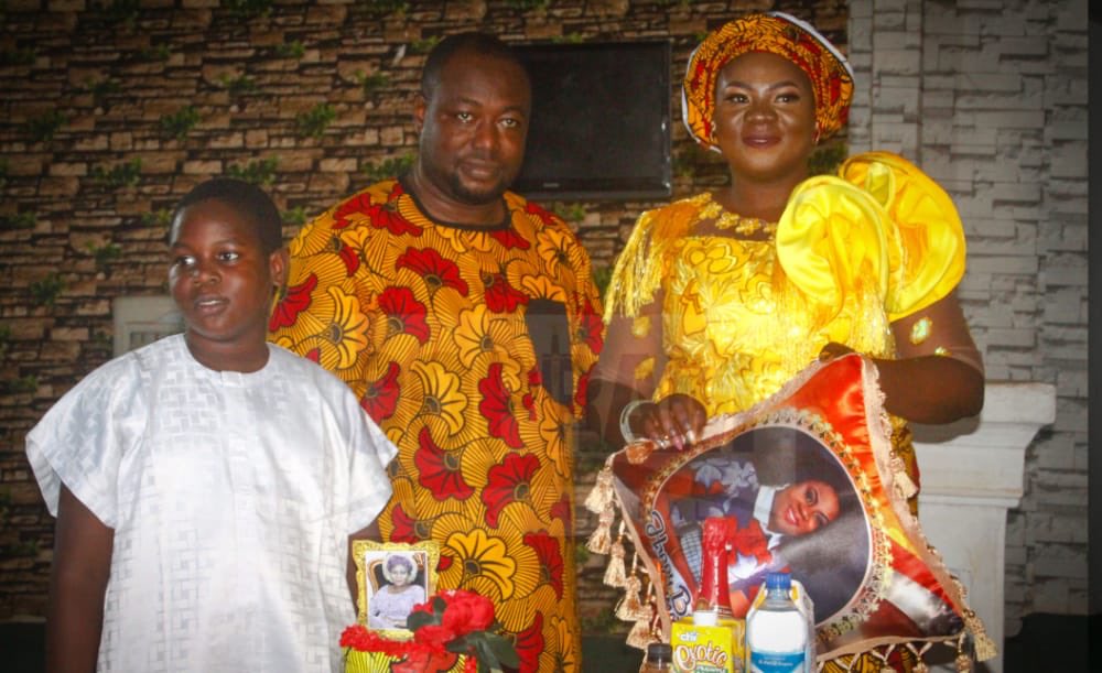 adetolauzoyare's tweet photo. And here comes the birthday π surprise from my wonderful hubby #Adetola_Uzoyare #wifeoftheseer #ProphetAustineUI https://t.co/HWIBsNLvGy