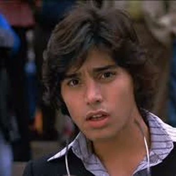 ImLizzieM's tweet photo. Why did it take me so long to realize that Paolo was Officer Garrett Reynolds in Pretty Little Liars https://t.co/zxCGOfVdHv