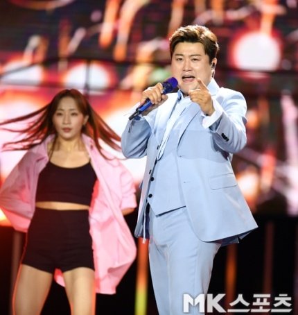 sbs 김호중 단독쇼 한가위 판타지아
#김호중_약속_백오십만뷰

#김호중_2ndClassicAlbum_PANORAMA

#김호중 #kimhojoong 

#TVAROTTI #약속 #빛이나는사람 #주마등 #panorama #별님 #ARISS

@hojoongofficial

​youtu.be/_FVHWNdlIXY