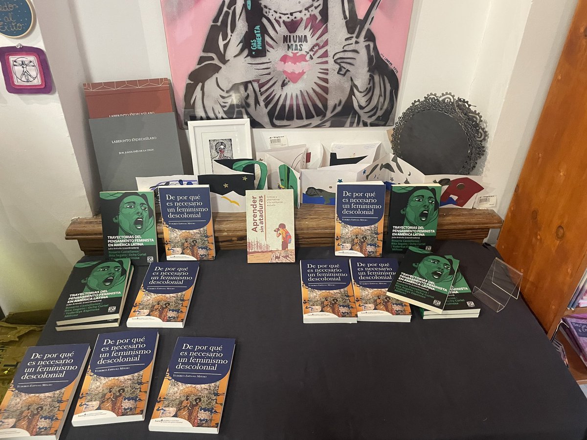 AFRO_ntera's tweet photo. Ayer presentamos en conjunto con el #GLEFAS y @u_topicas el último libro de #YuderkysEspinosa, #DePorquéEsNecesarioUnFeminismoDecolonial, Yu es una de muestras maestras y referentes en #Afrontera, para nosotras como no feministas ha sido importante el trabajo y la tenacidad + https://t.co/vLJb2DeGit