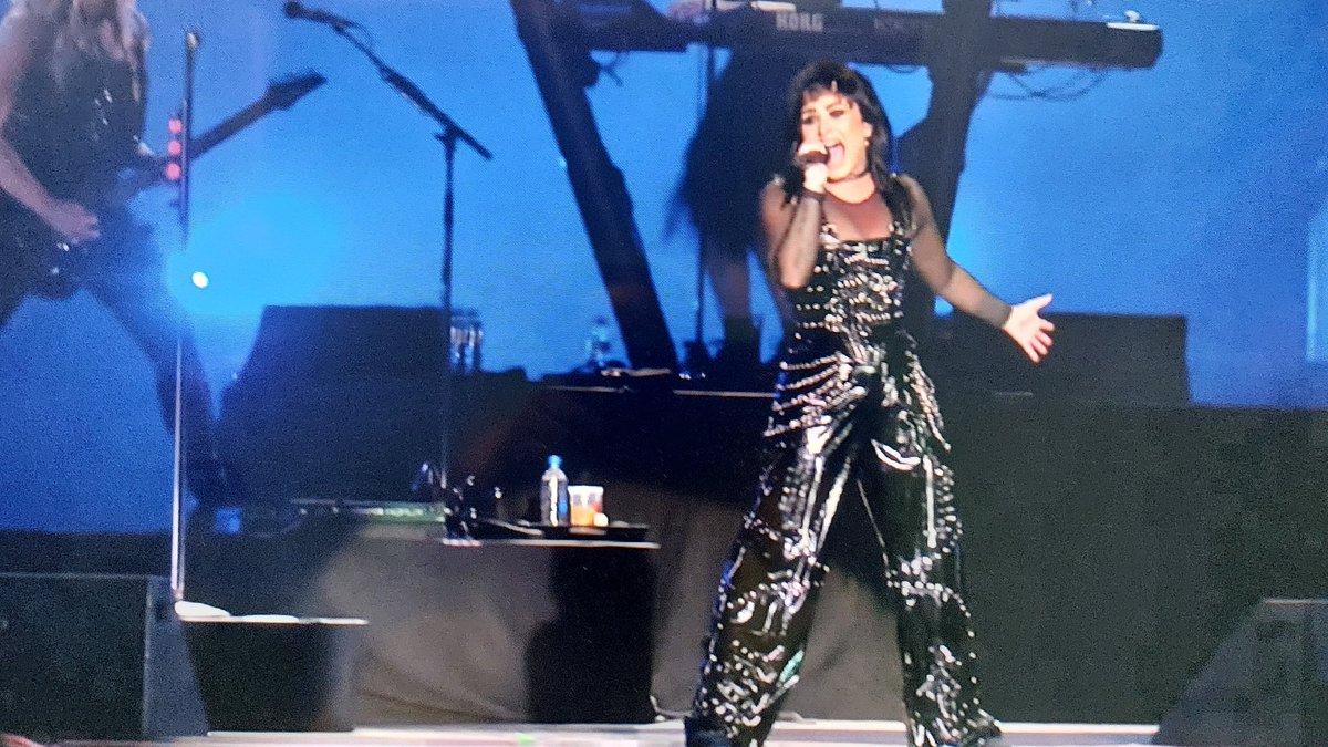 Waldirney's tweet photo. Que mulher é essa?
Demetria quebrando tudo 
#rockinrionomultshow
#DemiLovatoNoMultishow
#RockinCasa https://t.co/TN8iwFpxAM